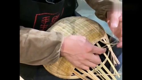 这些手工艺人,每天不辞辛苦,做出好看的木制品,却经常无人问津